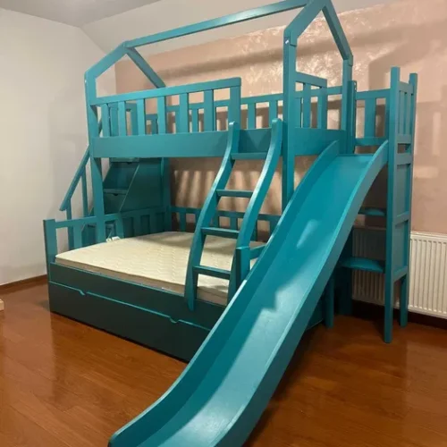 Pat supraetajat din lemn masiv cu tobogan de 3 locuri fabricat manual in Romania