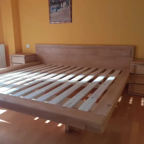 Set pat cu noptiere din lemn masiv