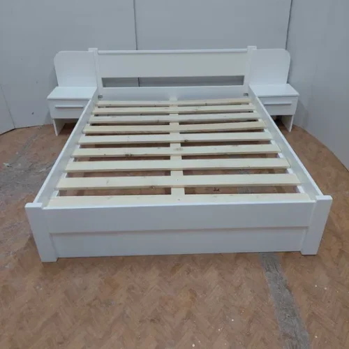 Pat din lemn cu noptiere incorporate incluse