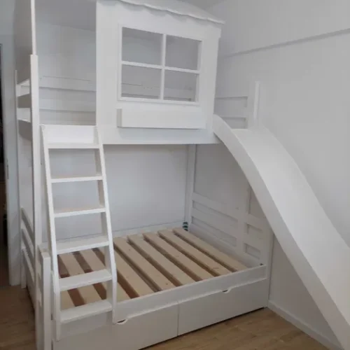 Pat etajat cu loc de joacă, scari si sertare depozitare
