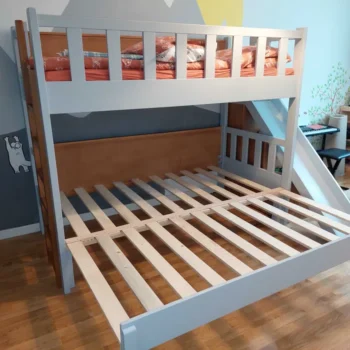 Pat supraetajat cu tobogan