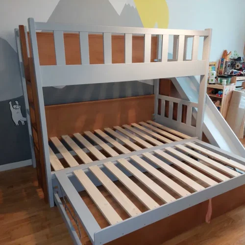 Pat supraetajat cu tobogan