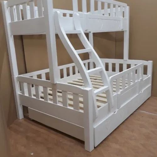 Pat etajat cu trei locuri si sertare