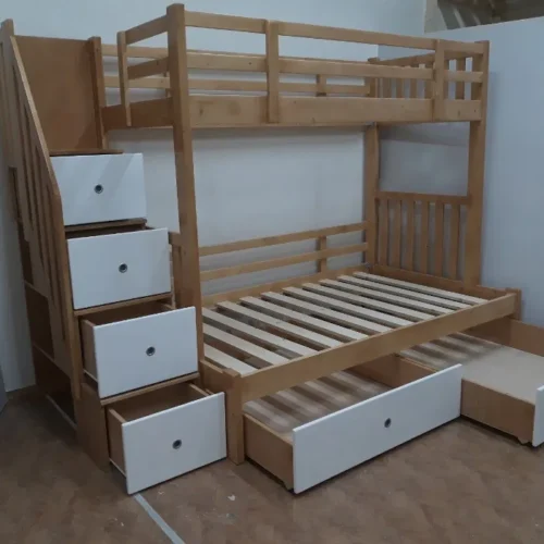 Pat supraetajat din lemn masiv cu 3 locuri, dimensiuni 200x120cm si 200x90 cm