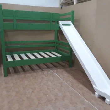 Pat supraetajat cu tobogan