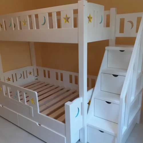 Pat supraetajat din lemn masiv, pentru copii cu 3 locuri si scari