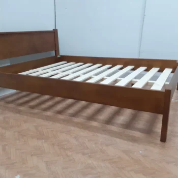 Pat matrimonial din lemn masiv