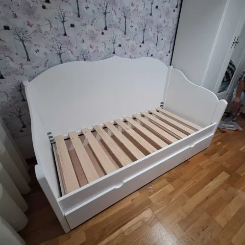 Pat din lemn masiv de o persoana cu sertare depozitare