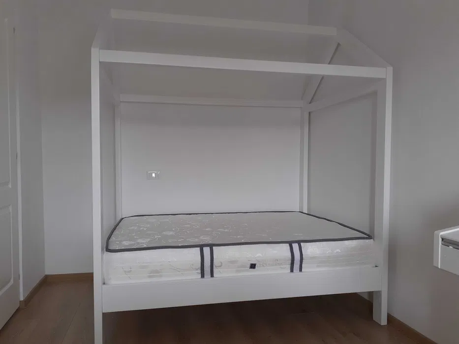 Pat Montessori cu 2 locuri 140x200 cm din lemn masiv. Comanda acum!