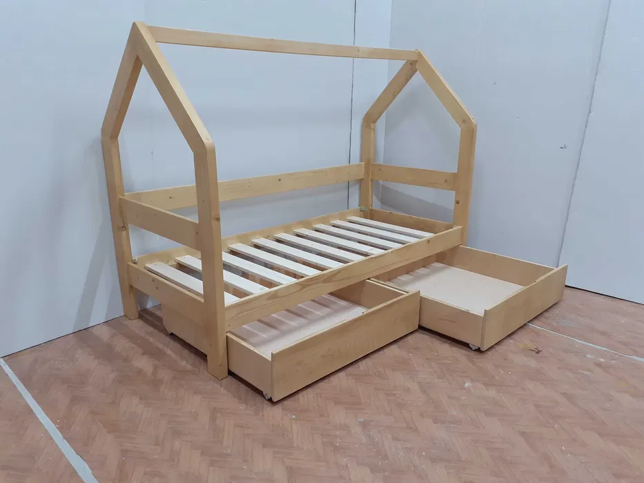 Pat Montessori din lemn masiv pentru copii 200x90cm cu sertare de depozitare. Comanda acum!