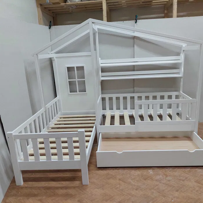 Pat Montessori pentru copii cu 2 locuri din lemn masiv 90x200cm si sertare de depozitare. Comanda acum!