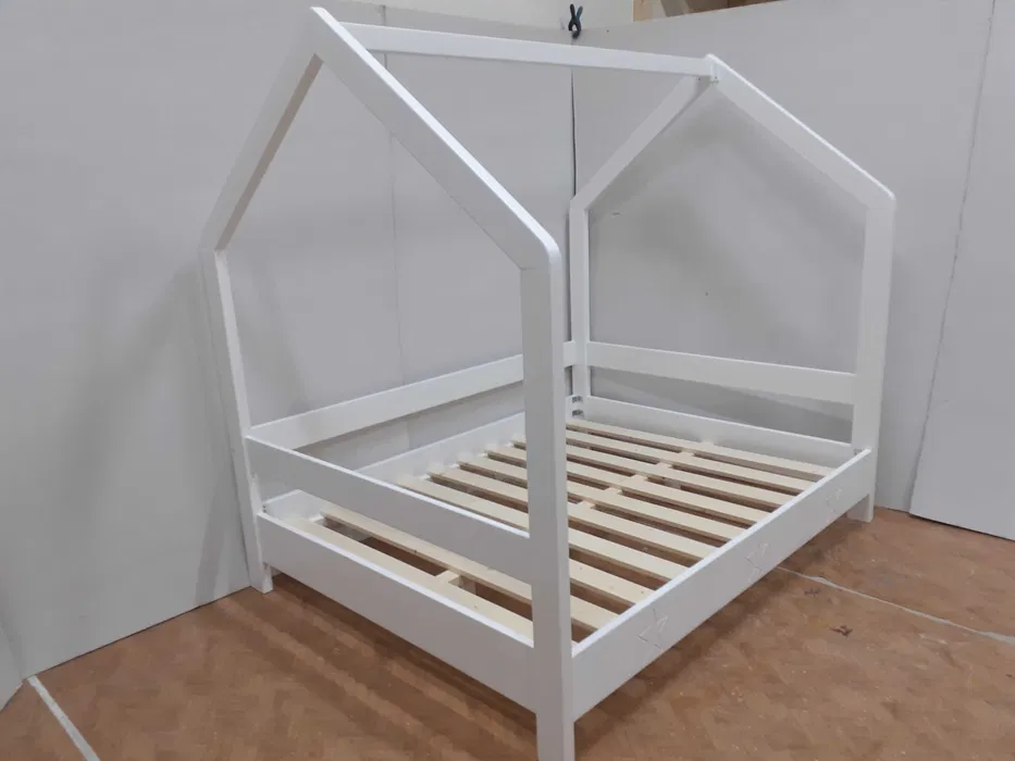 Pat Montessori cu 2 locuri 140x200 cm din lemn masiv. Comanda acum!