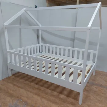 Pat copii elegant Montessori tip casuta 140x200cm. Comanda acum!