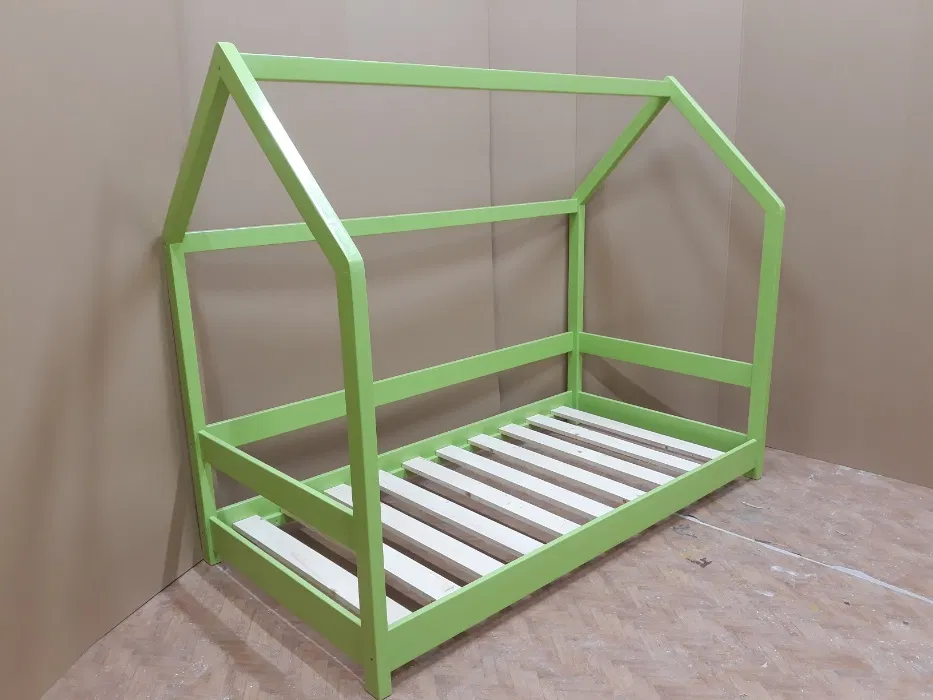 Pat Montessori pentru copii cu 1 loc din lemn masiv 160x80cm si sertare de depozitare. Comanda acum!