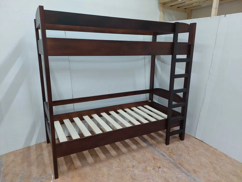 Pat etajat din lemn masiv cu doua locuri, 200x90cm. Comanda acum!