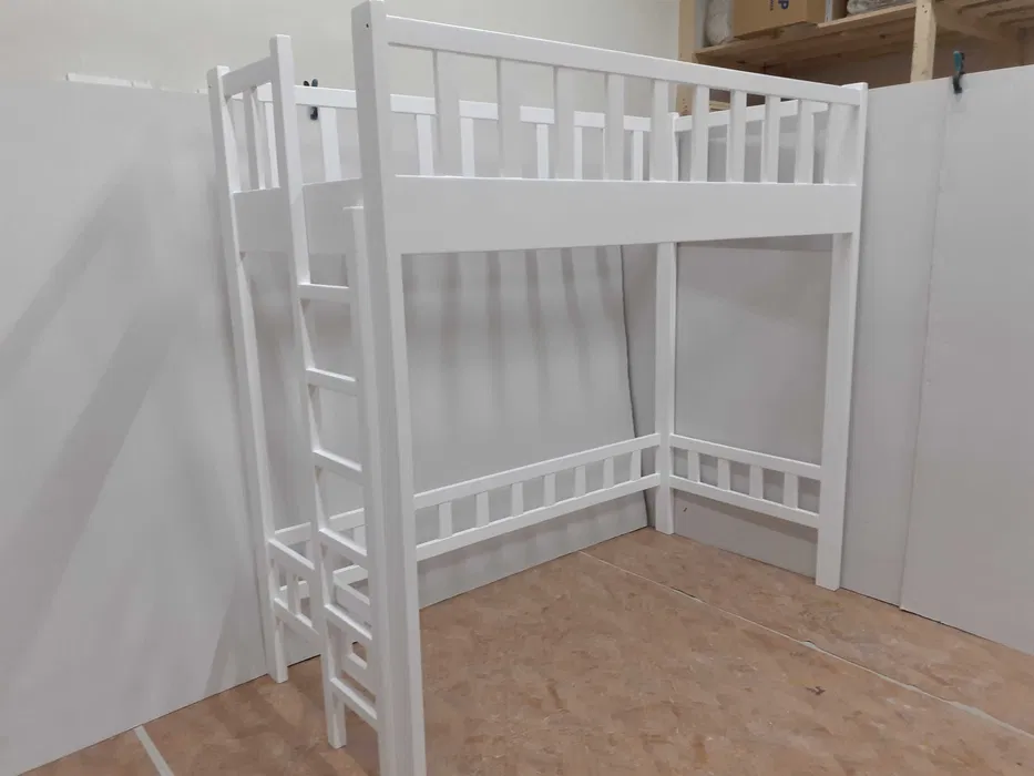 Pat etajat din lemn masiv cu loc de joaca sau birou, 200x90cm