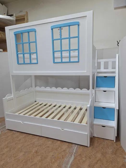 Pat casuta supraetajat premium din lemn amsiv de cea mai inalta calitate. Fabricat in Romania in diverse modele si dimensiuni.