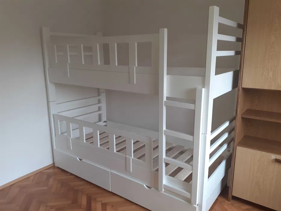 Pat etajat din lemn masiv 200x90 cm. Comanda acum de la Mobila GDI, producator de mobilier din lemn masiv. Pat etajat din lemn masiv 200x90 cm. Comanda acum de la Mobila GDI, producator de mobilier din lemn masiv.