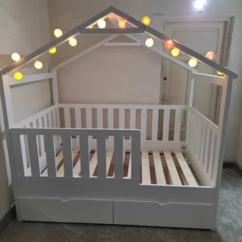 Pat Montessori 120x200cm din lemn masiv, pentru copii. Comanda acum de la Mobila GDI. Producator de mobilier pe comanda din lemn masiv.