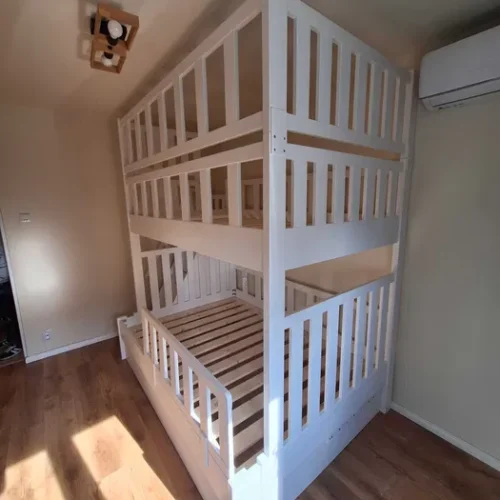 Pat etajat din lemn masiv cu 4 locuri. Comanda acum de la Mobila GDI. Producator de mobilier pe comanda din lemn masiv.
