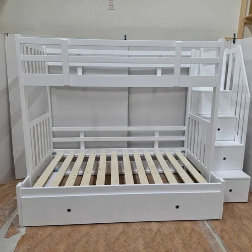 Pat etajat din lemn masiv cu 3 locuri + loc suplimentar. Comanda acum de la Mobila GDI. Producator de mobilier pe comanda din lemn masiv.