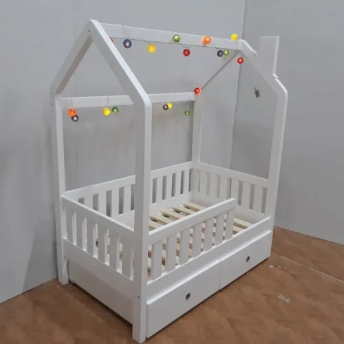 Producator Mobilier din lemn masiv pe comanda.