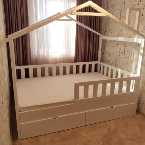 Producator Mobilier din lemn masiv pe comanda.